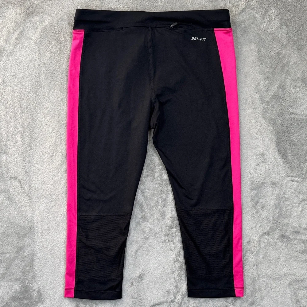Women’s Nike Dri-Fit Cropped Leggings, size small